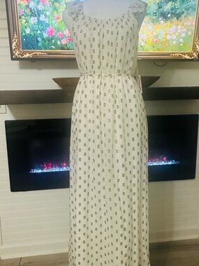 Jessica Simpson Cream Maxi Dress with Gold-Tone Floral Motif